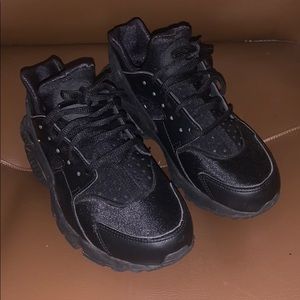 black nike air huaraches